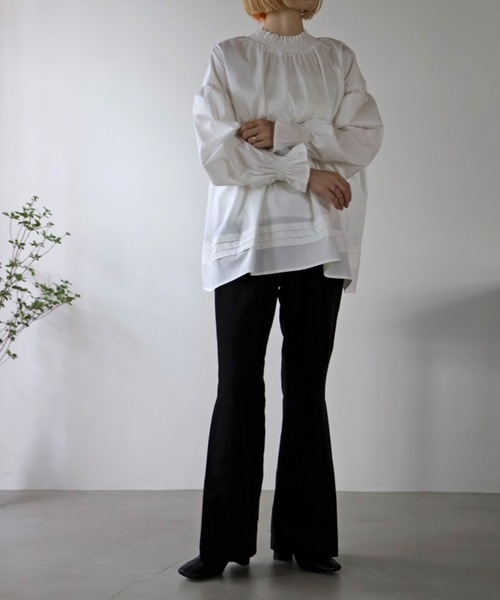 UNFIELD（アンフィールド）の「【UNFIELD】バックリボンシャーリングネックブラウス（シャツ/ブラウス・レディース・ブラック/オフホワイト・FREE）」の17枚目の写真