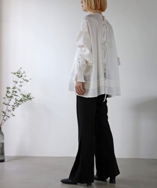 UNFIELD（アンフィールド）の「【UNFIELD】バックリボンシャーリングネックブラウス（シャツ/ブラウス・レディース・ブラック/オフホワイト・FREE）」の20枚目の写真