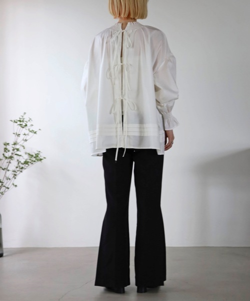 UNFIELD（アンフィールド）の「【UNFIELD】バックリボンシャーリングネックブラウス（シャツ/ブラウス・レディース・ブラック/オフホワイト・FREE）」の21枚目の写真