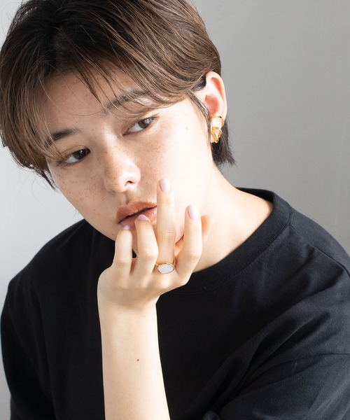 JUICY ROCK（ジューシーロック）の「CYCRO/GP(SV925) 片耳CZツイストレイヤードカフ（イヤーカフ・レディース・ゴールド・ONE SIZE）」の10枚目の写真