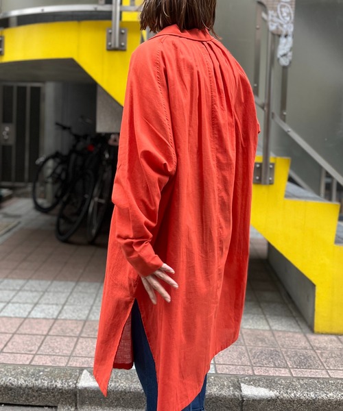 mi via loca(ミヴィアロカ)の「オーバーサイズ開衿シャツワンピース(シャツ/ブラウス・レディース・ブラック/オレンジ/ブルー/ライトベージュ・FREE)」の12枚目の写真