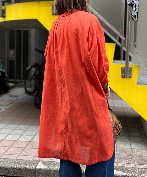 mi via loca(ミヴィアロカ)の「オーバーサイズ開衿シャツワンピース(シャツ/ブラウス・レディース・ブラック/オレンジ/ブルー/ライトベージュ・FREE)」の18枚目の写真