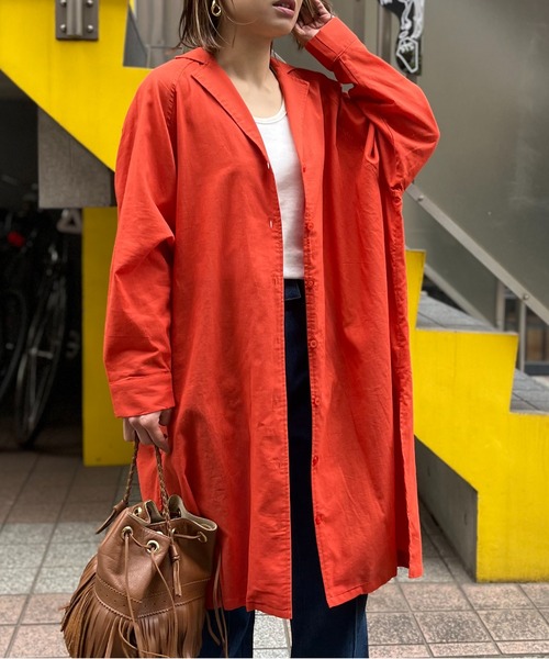 mi via loca(ミヴィアロカ)の「オーバーサイズ開衿シャツワンピース(シャツ/ブラウス・レディース・ブラック/オレンジ/ブルー/ライトベージュ・FREE)」の11枚目の写真