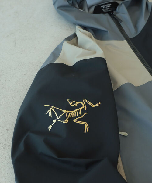 BEAMS(ビームス)の「ARC’TERYX × BEAMS / 別注 BETA JACKET(ナイロンジャケット・メンズ・マルチ・XL/S/L/M/XXL)」の4枚目の写真