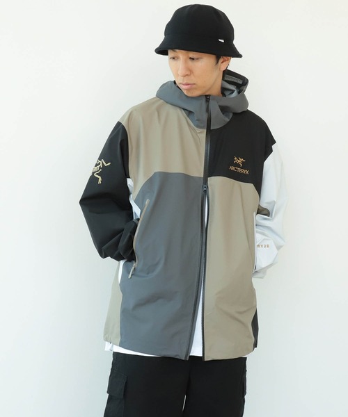 BEAMS(ビームス)の「ARC’TERYX × BEAMS / 別注 BETA JACKET(ナイロンジャケット・メンズ・マルチ・XL/S/L/M/XXL)」の3枚目の写真
