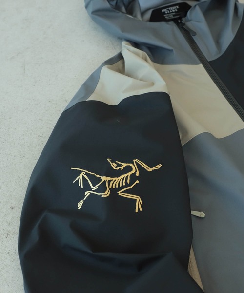 BEAMS(ビームス)の「ARC’TERYX × BEAMS / 別注 BETA JACKET(ナイロンジャケット・メンズ・マルチ・XL/S/L/M/XXL)」の17枚目の写真