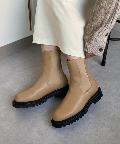 CAPRICIEUX LE'MAGE(カプリシューレマージュ)の「サイドゴアブーツ(ブーツ・レディース・ブラック/ベージュ/アイボリー・38/37)」の3枚目の写真