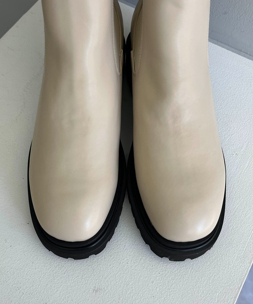 CAPRICIEUX LE'MAGE(カプリシューレマージュ)の「サイドゴアブーツ(ブーツ・レディース・ブラック/ベージュ/アイボリー・38/37)」の7枚目の写真