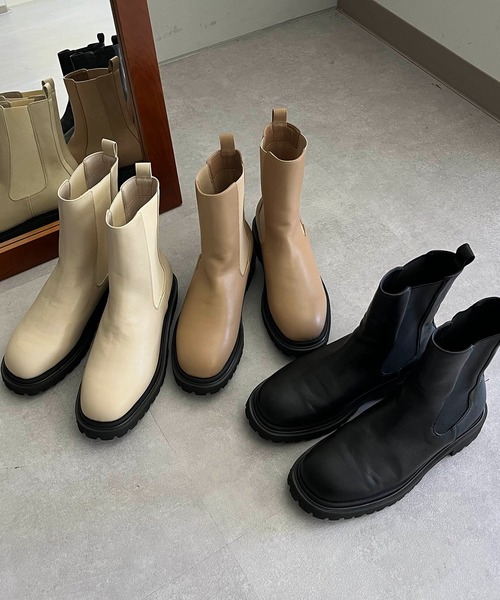 CAPRICIEUX LE'MAGE(カプリシューレマージュ)の「サイドゴアブーツ(ブーツ・レディース・ブラック/ベージュ/アイボリー・38/37)」の4枚目の写真