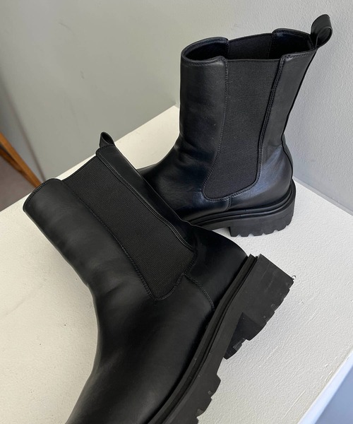 CAPRICIEUX LE'MAGE(カプリシューレマージュ)の「サイドゴアブーツ(ブーツ・レディース・ブラック/ベージュ/アイボリー・38/37)」の5枚目の写真