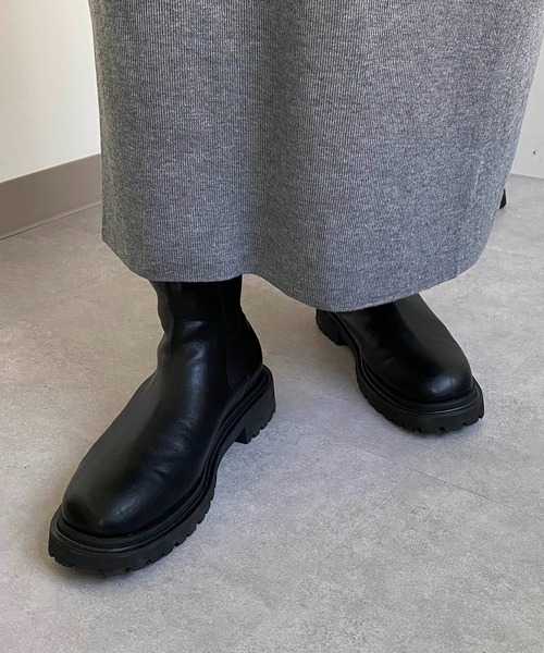 CAPRICIEUX LE'MAGE(カプリシューレマージュ)の「サイドゴアブーツ(ブーツ・レディース・ブラック/ベージュ/アイボリー・38/37)」の9枚目の写真