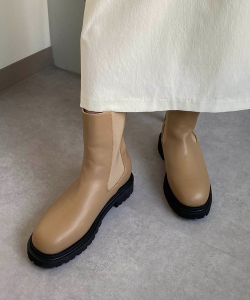 CAPRICIEUX LE'MAGE(カプリシューレマージュ)の「サイドゴアブーツ(ブーツ・レディース・ブラック/ベージュ/アイボリー・38/37)」の11枚目の写真