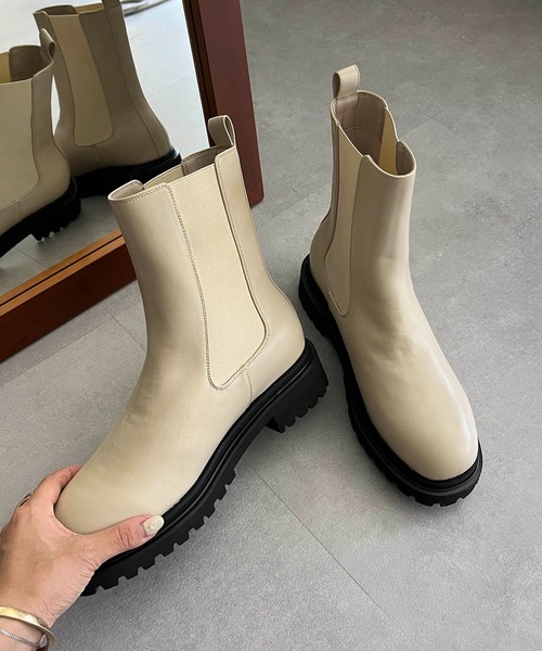 CAPRICIEUX LE'MAGE(カプリシューレマージュ)の「サイドゴアブーツ(ブーツ・レディース・ブラック/ベージュ/アイボリー・38/37)」の6枚目の写真