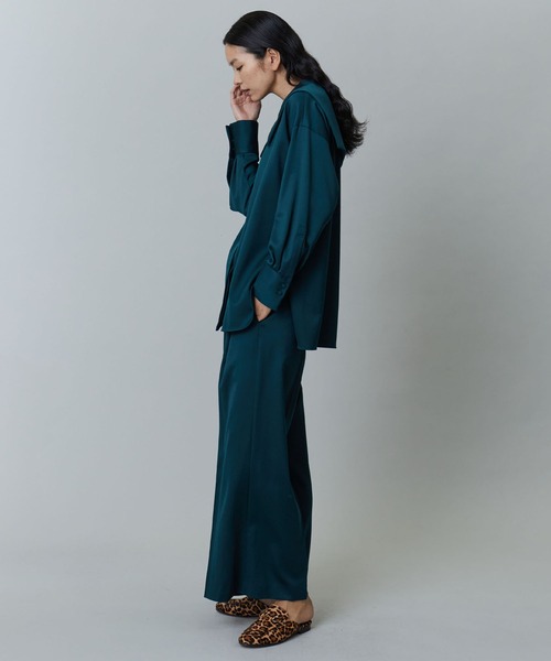 美品⚑プルミエアロンディスモン　ウールサテン ビッグカラーシャツ グリーン 1er Arrondissement（プルミエアロンディスモン）の「ウールサテン