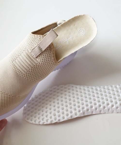 AmiAmi（アミアミ）の「軽量ニットスリッポン/スニーカー（スリッポン・レディース・グレー/ブラック/ベージュ/ブラック×ブラック・22.5cm/23cm/23.5cm/24cm/24.5cm/25cm/25.5cm/26cm/26.5cm/27cm/28cm）」の16枚目の写真