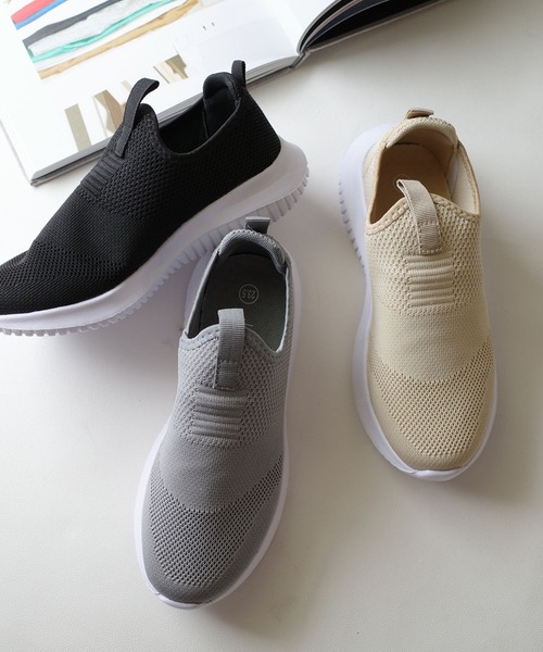 AmiAmi（アミアミ）の「軽量ニットスリッポン/スニーカー（スリッポン・レディース・グレー/ブラック/ベージュ/ブラック×ブラック・22.5cm/23cm/23.5cm/24cm/24.5cm/25cm/25.5cm/26cm/26.5cm/27cm/28cm）」の8枚目の写真