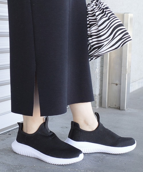 AmiAmi（アミアミ）の「軽量ニットスリッポン/スニーカー（スリッポン・レディース・グレー/ブラック/ベージュ/ブラック×ブラック・22.5cm/23cm/23.5cm/24cm/24.5cm/25cm/25.5cm/26cm/26.5cm/27cm/28cm）」の14枚目の写真