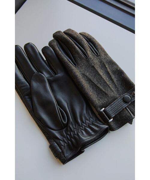 green label relaxing(グリーンレーベルリラクシング)の「ヘリンボーン×ラム ボタン グローブ -タッチスクリーン-(手袋・メンズ・ダークブラウン/ネイビー/ダークグレー・FREE)」の2枚目の写真