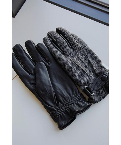 green label relaxing(グリーンレーベルリラクシング)の「ヘリンボーン×ラム ボタン グローブ -タッチスクリーン-(手袋・メンズ・ダークブラウン/ネイビー/ダークグレー・FREE)」の1枚目の写真