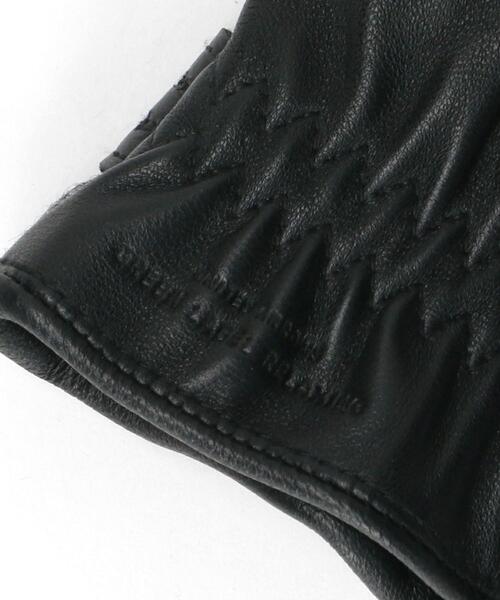 green label relaxing(グリーンレーベルリラクシング)の「ヘリンボーン×ラム ボタン グローブ -タッチスクリーン-(手袋・メンズ・ダークブラウン/ネイビー/ダークグレー・FREE)」の11枚目の写真