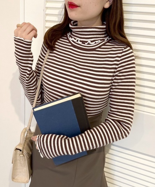 OLIVE des OLIVE（オリーブデオリーブ）の「着まわしタートルネックリブニット　1031050010（ニット/セーター・レディース・ブラック/オフホワイト/サックスブルー/ブラック系1/ブラウン系1・FREE）」の4枚目の写真