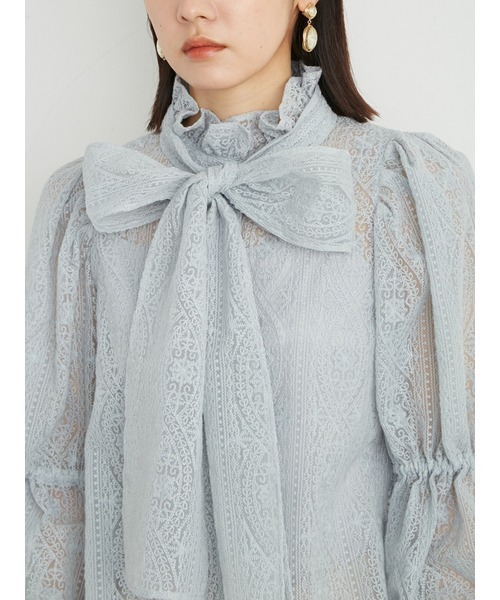 LILY BROWN 刺繍ボウタイブラウス LILY BROWN（リリーブラウン）の「刺繍ボウタイブラウス（シャツ