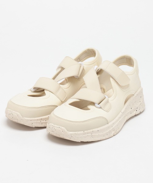 niko and...（ニコアンド）の「オリジナル斜めベルトスニーカー（スニーカー・レディース・ブラック/グリーン/アイボリー・LARGE/MEDIUM）」の2枚目の写真