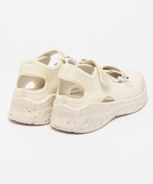 niko and...（ニコアンド）の「オリジナル斜めベルトスニーカー（スニーカー・レディース・ブラック/グリーン/アイボリー・LARGE/MEDIUM）」の4枚目の写真