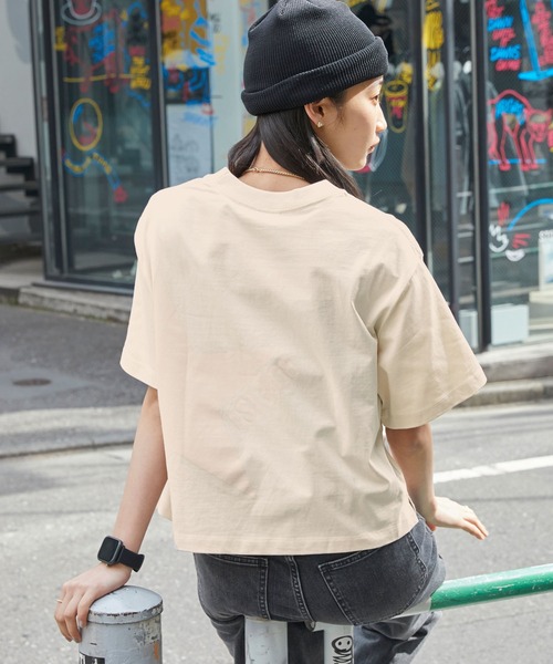 CONVERSE(コンバース)の「CONVERSE/コンバース アーチロゴプリントクロップド丈半袖Tシャツ(Tシャツ/カットソー・レディース・オフホワイト/ブラック/ホワイト系/ネイビー/ホワイト系2/ホワイト系1・L/M)」の15枚目の写真