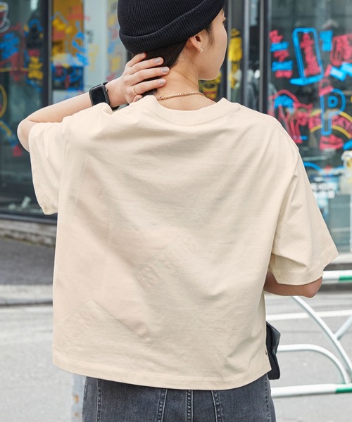CONVERSE(コンバース)の「CONVERSE/コンバース アーチロゴプリントクロップド丈半袖Tシャツ(Tシャツ/カットソー・レディース・オフホワイト/ブラック/ホワイト系/ネイビー/ホワイト系2/ホワイト系1・L/M)」の17枚目の写真