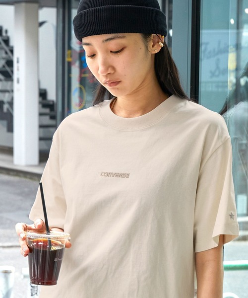 CONVERSE(コンバース)の「CONVERSE/コンバース アーチロゴプリントクロップド丈半袖Tシャツ(Tシャツ/カットソー・レディース・オフホワイト/ブラック/ホワイト系/ネイビー/ホワイト系2/ホワイト系1・L/M)」の18枚目の写真