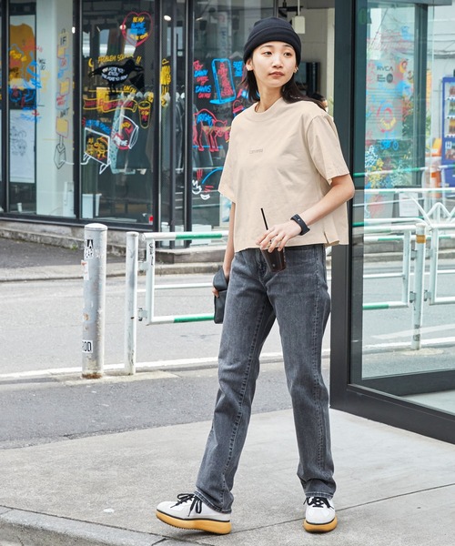 CONVERSE(コンバース)の「CONVERSE/コンバース アーチロゴプリントクロップド丈半袖Tシャツ(Tシャツ/カットソー・レディース・オフホワイト/ブラック/ホワイト系/ネイビー/ホワイト系2/ホワイト系1・L/M)」の19枚目の写真