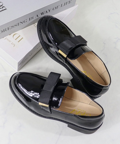 AAA+（サンエープラス）の「軽量 ユニセックス クラシックローファー（ローファー・レディース・ブラック系8/ブラック系7/ダークブラウン系4/ブラック系その他2/ブラック系2/ブラック系その他/ブラック系3/アイボリー系2/ダークブラウン系1/アイボリー系1/キャメル/ブラック系6/ダークブラウン系2/ブラック系5/ブラック系1/グレイッシュベージュ/パイソン/ブラック×ブラック/ブラック系4/ダークブラウン系3/ブラック系/ダークブラウン系5/ブラック系9/ブラック/ダークブラック/シルバー系2/シルバー系1/ブラック系その他3/ダークブラウン系6/ブラック系その他4・36/35/44/39/43/41/38/42/37/40）」の8枚目の写真