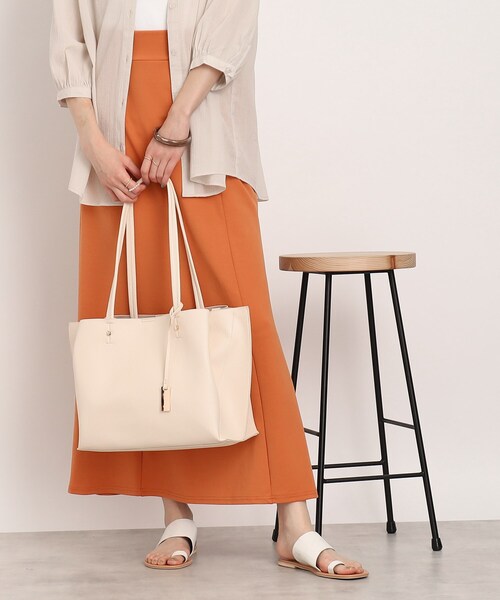 SHOO・LA・RUE(シューラルー)の「◆【軽量】前後ポケットA4トートバッグ【2WAY】(トートバッグ・レディース・アイボリー/ブラック/グレー・00)」の15枚目の写真