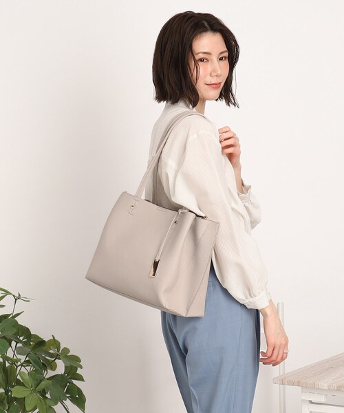 SHOO・LA・RUE(シューラルー)の「◆【軽量】前後ポケットA4トートバッグ【2WAY】(トートバッグ・レディース・アイボリー/ブラック/グレー・00)」の13枚目の写真