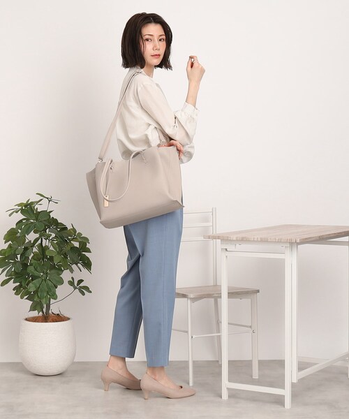 SHOO・LA・RUE(シューラルー)の「◆【軽量】前後ポケットA4トートバッグ【2WAY】(トートバッグ・レディース・アイボリー/ブラック/グレー・00)」の14枚目の写真