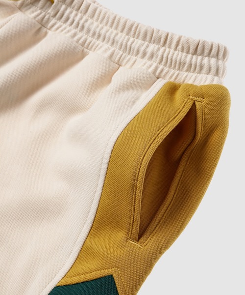 RHUDE(ルード)の「TAN WHINSTON CREST SHORT(その他パンツ・メンズ・ベージュ系その他2・M/L)」の4枚目の写真