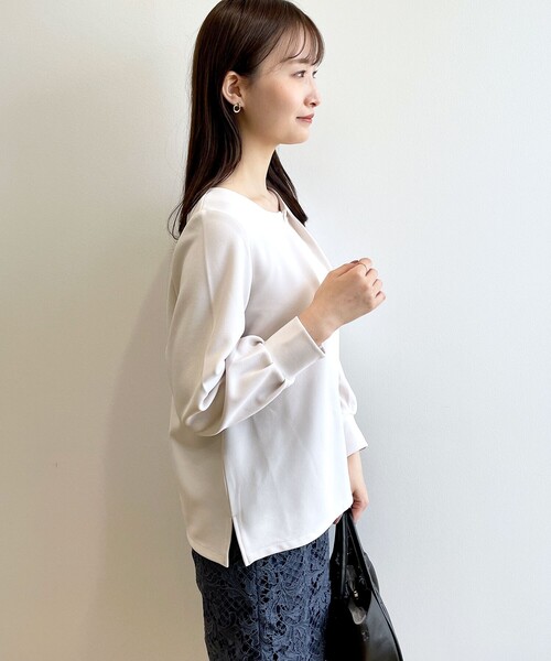 index（インデックス）の「◆フェイクパールバーネックトップス【洗濯機洗い可】（Tシャツ/カットソー・レディース・グリーン系/ライトグレー/ホワイト系その他3/ネイビー・40/42/38/36）」の6枚目の写真