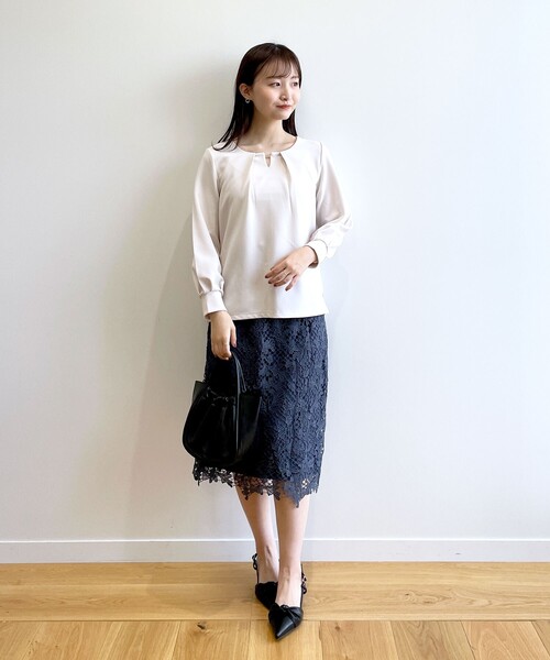 index（インデックス）の「◆フェイクパールバーネックトップス【洗濯機洗い可】（Tシャツ/カットソー・レディース・グリーン系/ライトグレー/ホワイト系その他3/ネイビー・40/42/38/36）」の7枚目の写真