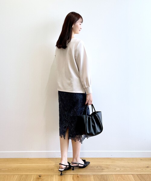 index（インデックス）の「◆フェイクパールバーネックトップス【洗濯機洗い可】（Tシャツ/カットソー・レディース・グリーン系/ライトグレー/ホワイト系その他3/ネイビー・40/42/38/36）」の9枚目の写真