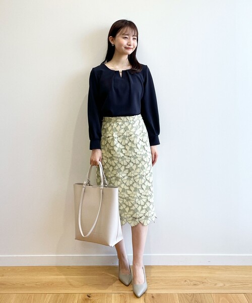 index（インデックス）の「◆フェイクパールバーネックトップス【洗濯機洗い可】（Tシャツ/カットソー・レディース・グリーン系/ライトグレー/ホワイト系その他3/ネイビー・40/42/38/36）」の12枚目の写真