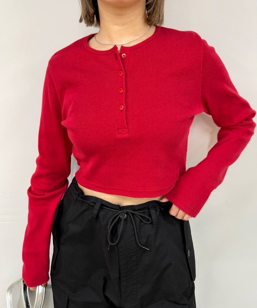 WHO'S WHO gallery(フーズフーギャラリー)の「【WEB限定】ヘンリーネックショートトップス(Tシャツ/カットソー・レディース・ライトグレー/ブラック/オフホワイト/レッド/チャコールグレー/グレー/ブラック系その他/ブラウン/ブラウン系その他/ネイビー・FREE/MEDIUM)」の10枚目の写真