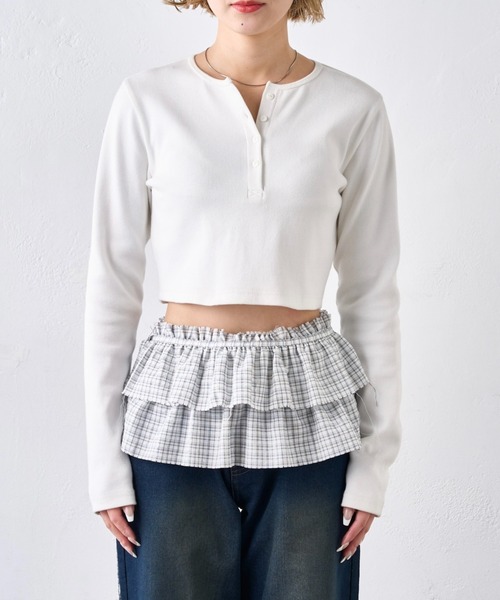 WHO'S WHO gallery(フーズフーギャラリー)の「【WEB限定】ヘンリーネックショートトップス(Tシャツ/カットソー・レディース・ライトグレー/ブラック/オフホワイト/レッド/チャコールグレー/グレー/ブラック系その他/ブラウン/ブラウン系その他/ネイビー・FREE/MEDIUM)」の16枚目の写真