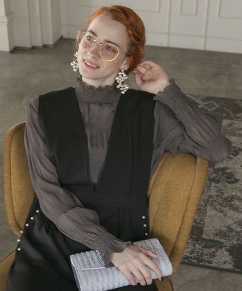 BONLECILL noir（ボンルシールノワール）の「【BONLECILLnoir】マジョリカプリーツシャーリング ハイネックシアープルオーバー（シャツ/ブラウス・レディース・ネイビー/ブルー/ブラック/オフホワイト/アイボリー/ピンク/グレー/ベージュ/チャコールグレー/レッド・FREE）」の4枚目の写真