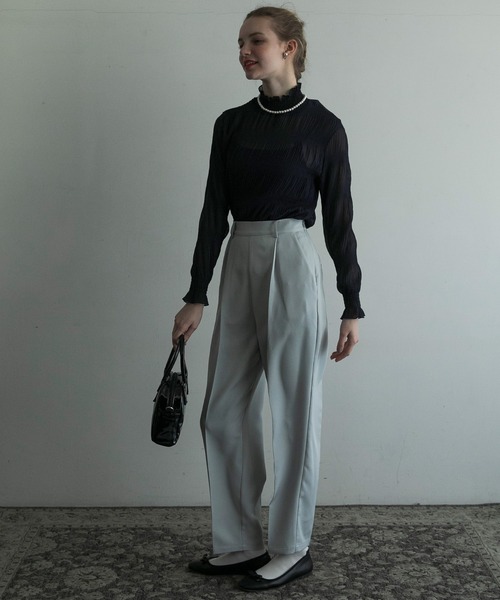 BONLECILL noir（ボンルシールノワール）の「【BONLECILLnoir】マジョリカプリーツシャーリング ハイネックシアープルオーバー（シャツ/ブラウス・レディース・ネイビー/ブルー/ブラック/オフホワイト/アイボリー/ピンク/グレー/ベージュ/チャコールグレー/レッド・FREE）」の21枚目の写真