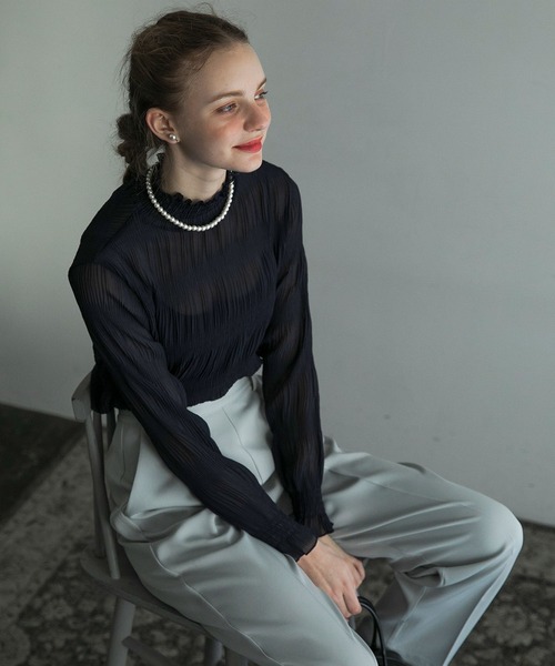 BONLECILL noir（ボンルシールノワール）の「【BONLECILLnoir】マジョリカプリーツシャーリング ハイネックシアープルオーバー（シャツ/ブラウス・レディース・ネイビー/ブルー/ブラック/オフホワイト/アイボリー/ピンク/グレー/ベージュ/チャコールグレー/レッド・FREE）」の15枚目の写真