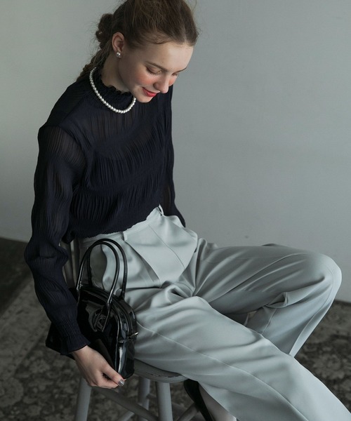 BONLECILL noir（ボンルシールノワール）の「【BONLECILLnoir】マジョリカプリーツシャーリング ハイネックシアープルオーバー（シャツ/ブラウス・レディース・ネイビー/ブルー/ブラック/オフホワイト/アイボリー/ピンク/グレー/ベージュ/チャコールグレー/レッド・FREE）」の17枚目の写真