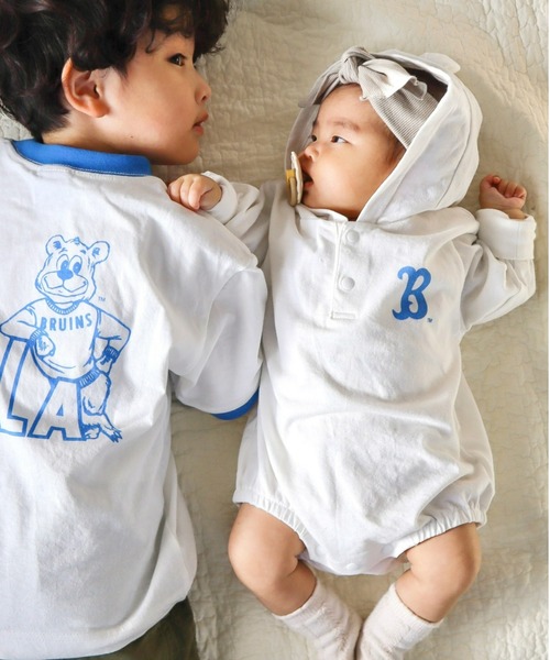 UCLA(ユーシーエルエー)の「【KIDS】【UCLA/ユーシーエルエー】バックプリントロンパース(ロンパース・キッズ・チャコールグレー/ホワイト・80)」の1枚目の写真