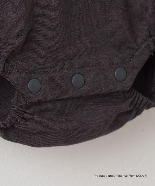 UCLA(ユーシーエルエー)の「【KIDS】【UCLA/ユーシーエルエー】バックプリントロンパース(ロンパース・キッズ・チャコールグレー/ホワイト・80)」の16枚目の写真