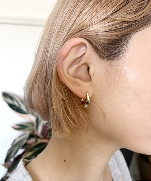 United store（ユナイテッドストア）の「シンプルメタルピアス（ピアス（両耳用）・レディース・ゴールド・FREE）」の2枚目の写真